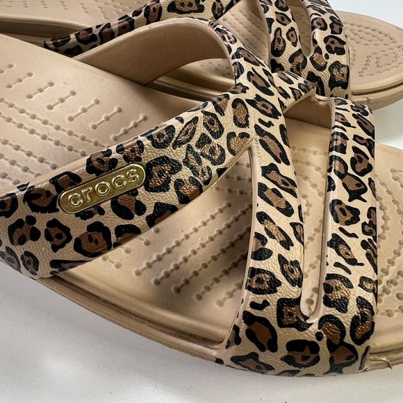 COPY - Crocs Cyprus Leopard Print Strap Woman’s Mini Wedge Size 7 Slides Shoe - Picture 9 of 10